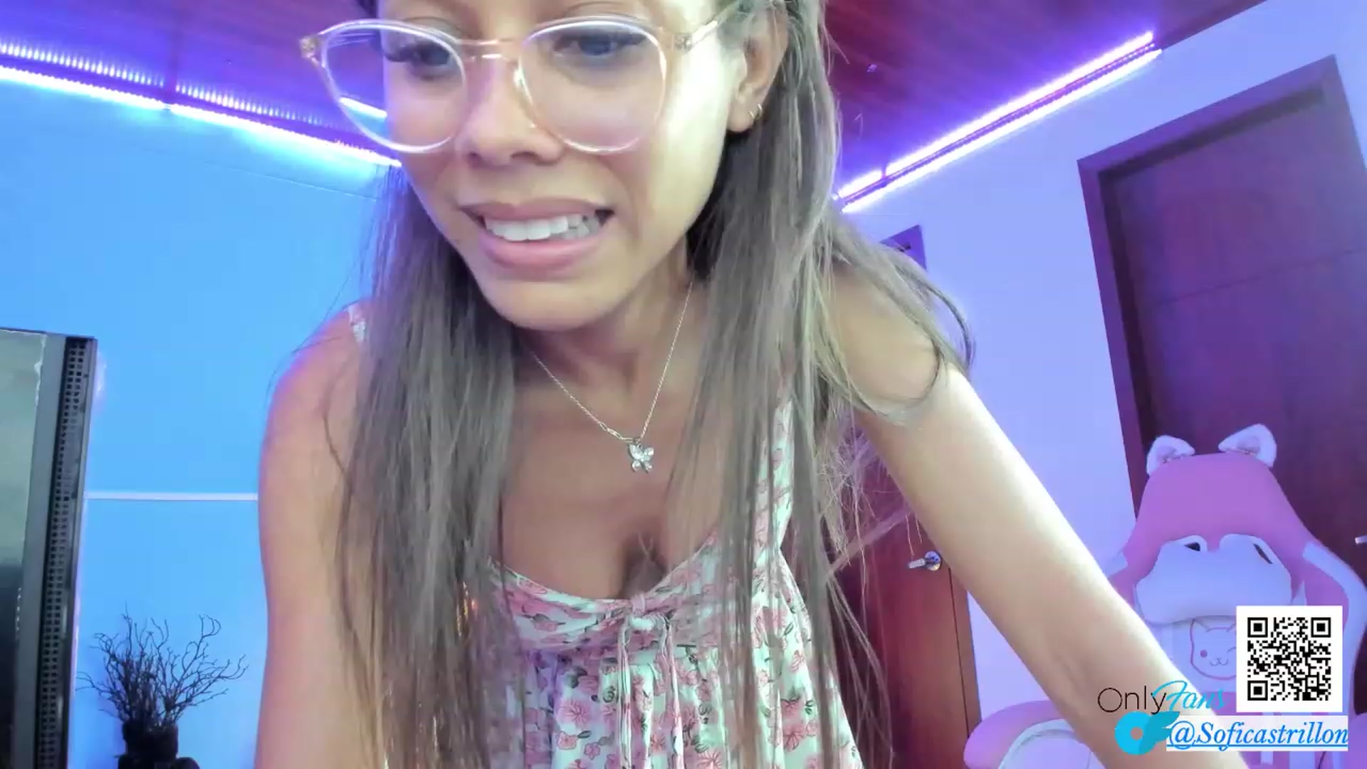 Gallery image thumbnail from pamela_land's myfreecams stream on, 11/10/2023, 01:11 image 1 of 20
