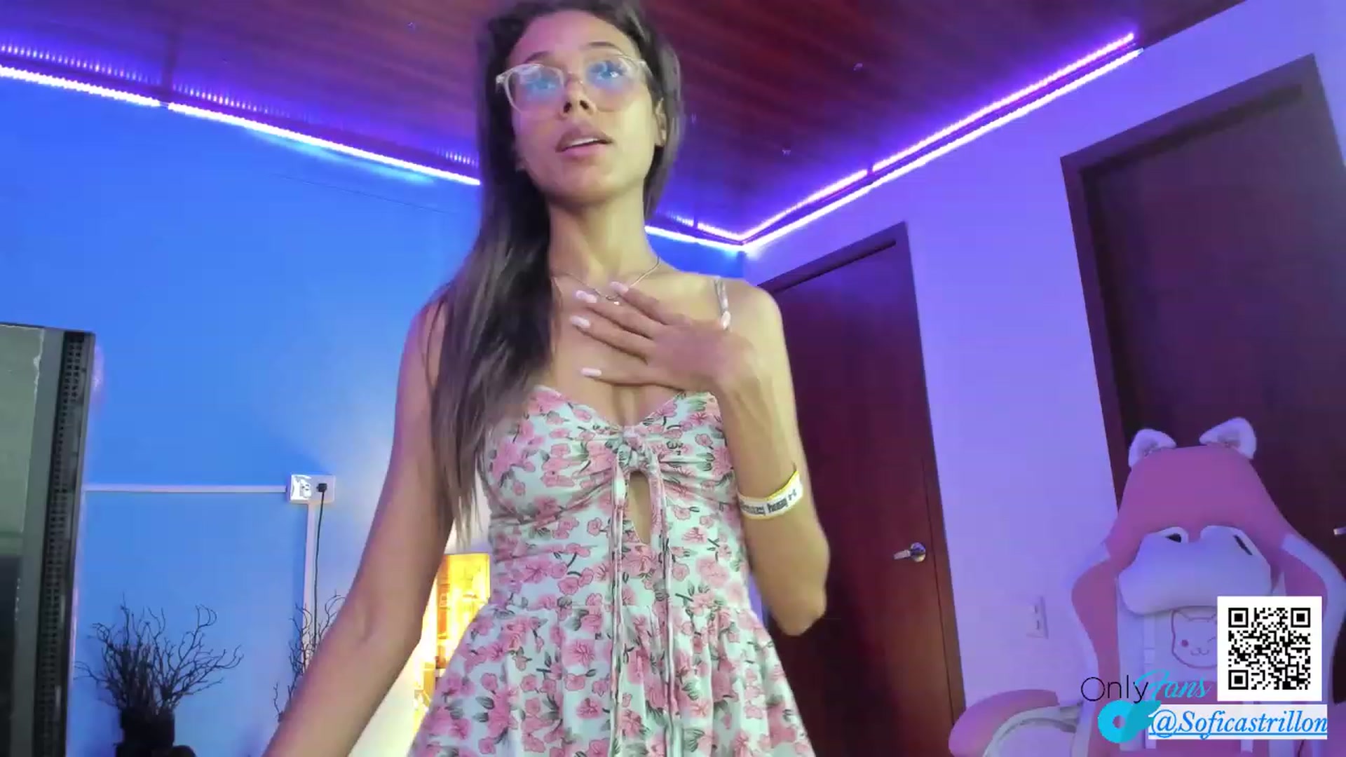 Gallery image thumbnail from pamela_land's myfreecams stream on, 11/10/2023, 01:11 image 2 of 20