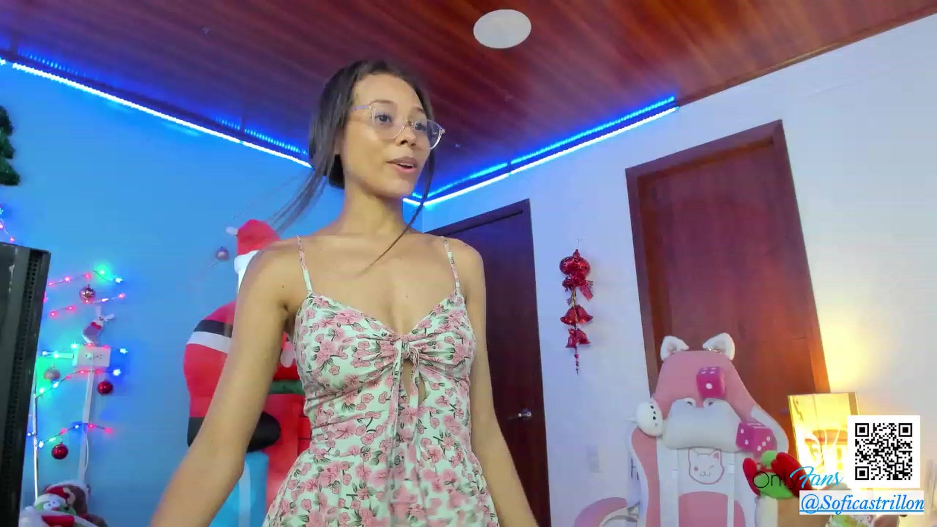 Gallery image thumbnail from pamela_land's myfreecams stream on, 12/06/2023, 16:55 image 9 of 20