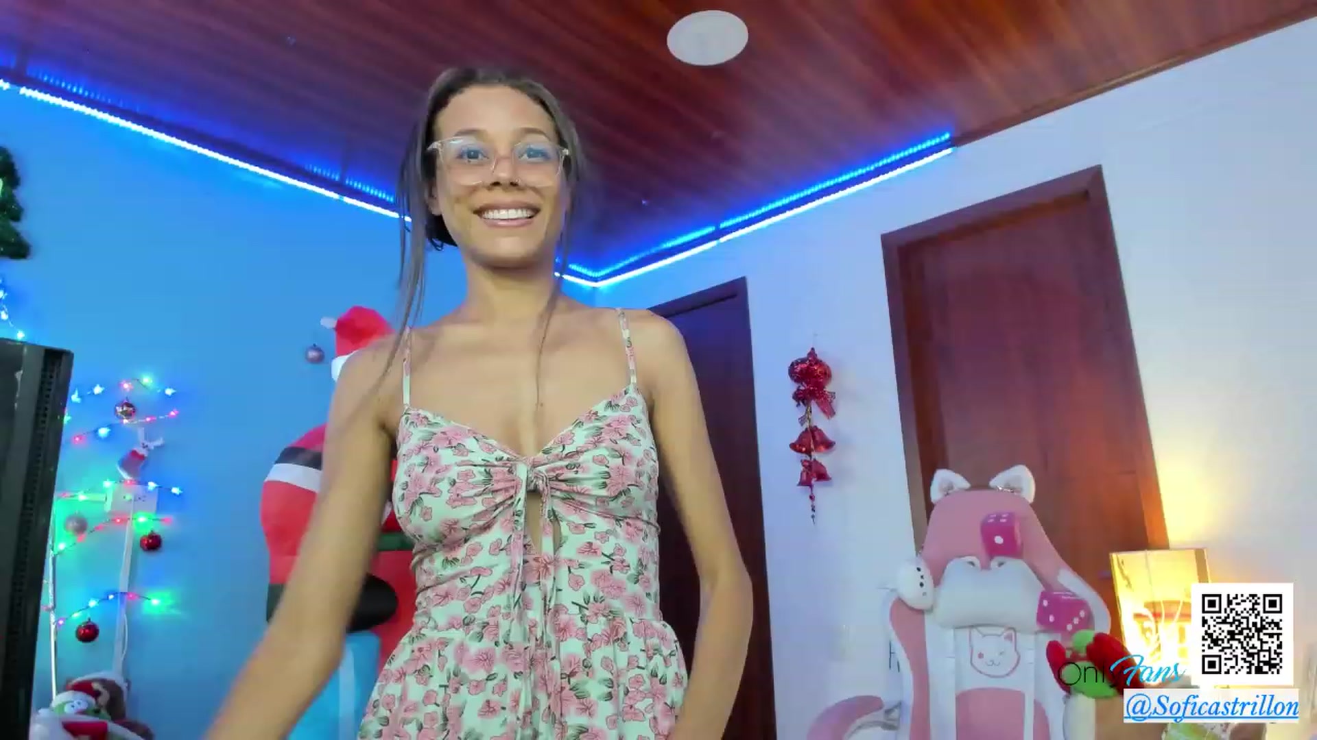 Gallery image thumbnail from pamela_land's myfreecams stream on, 12/06/2023, 16:55 image 3 of 20