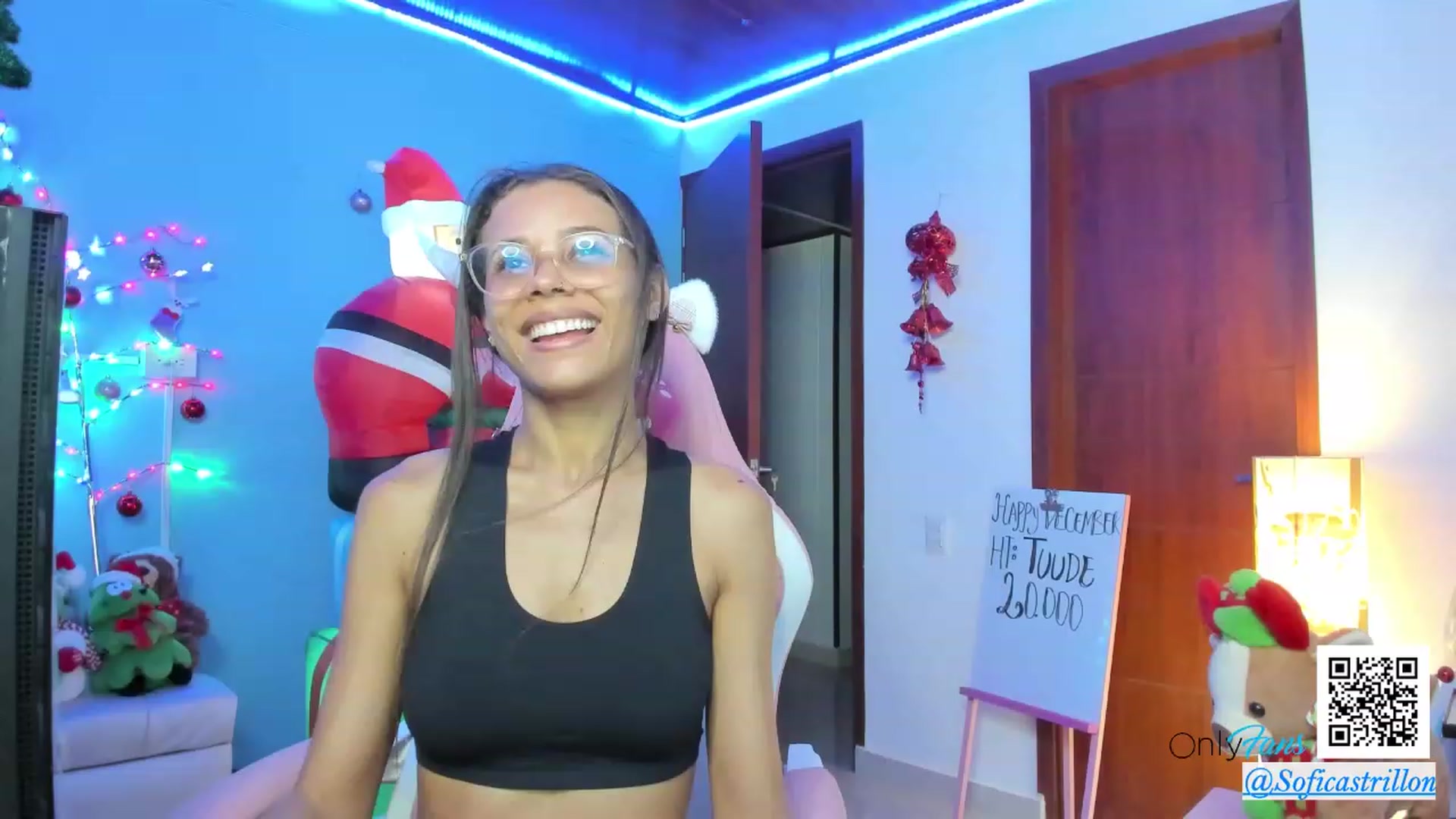 Gallery image thumbnail from pamela_land's myfreecams stream on, 12/06/2023, 23:13 image 6 of 20