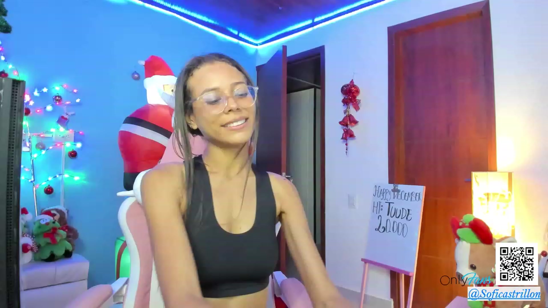 Gallery image thumbnail from pamela_land's myfreecams stream on, 12/06/2023, 23:13 image 7 of 20