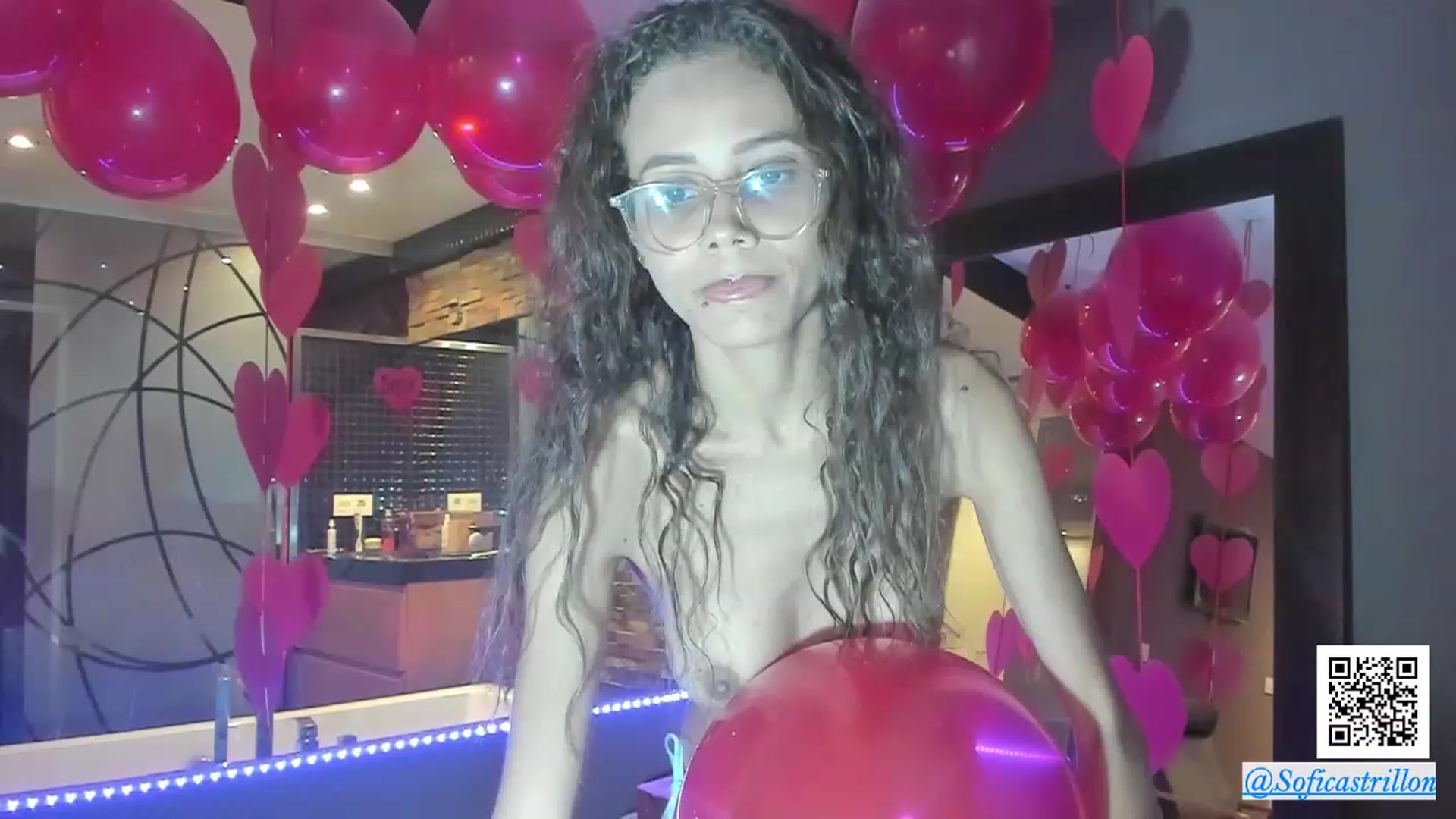 Gallery image thumbnail from pamela_land's myfreecams stream on, 02/15/2024, 16:42 image 17 of 20