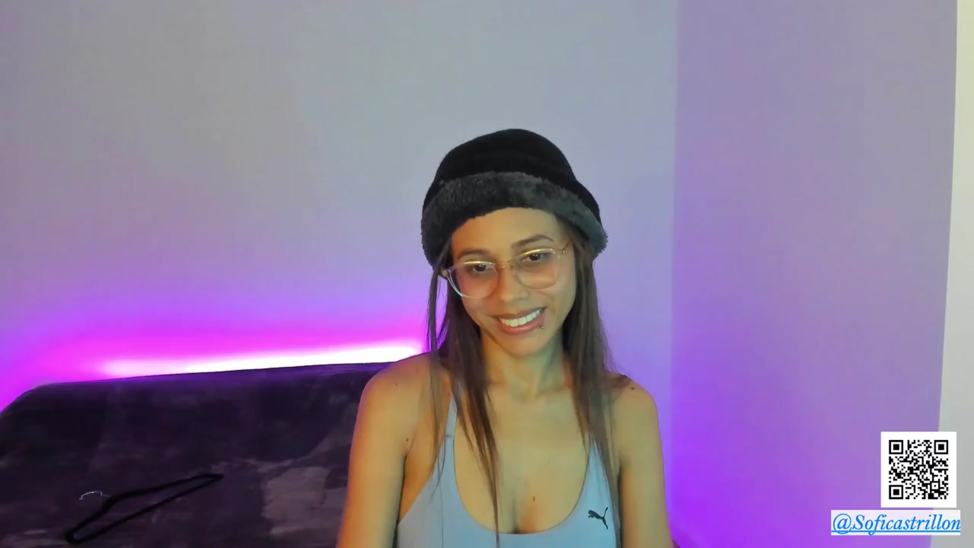 Gallery image thumbnail from pamela_land's myfreecams stream on, 04/10/2024, 19:15 image 16 of 20