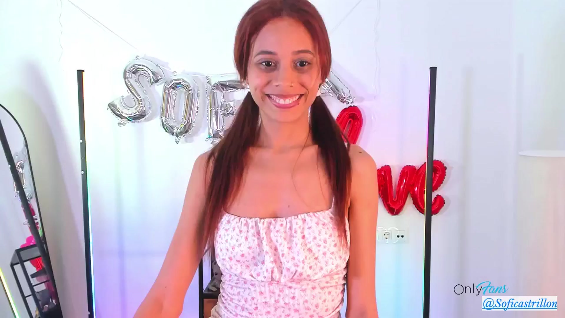 Gallery image thumbnail from pamela_land's myfreecams stream on, 01/07/2025, 19:15 image 3 of 20