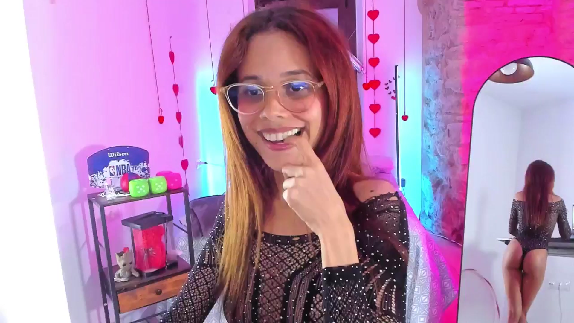 Gallery image thumbnail from pamela_land's myfreecams stream on, 05/17/2025, 16:51 image 14 of 20