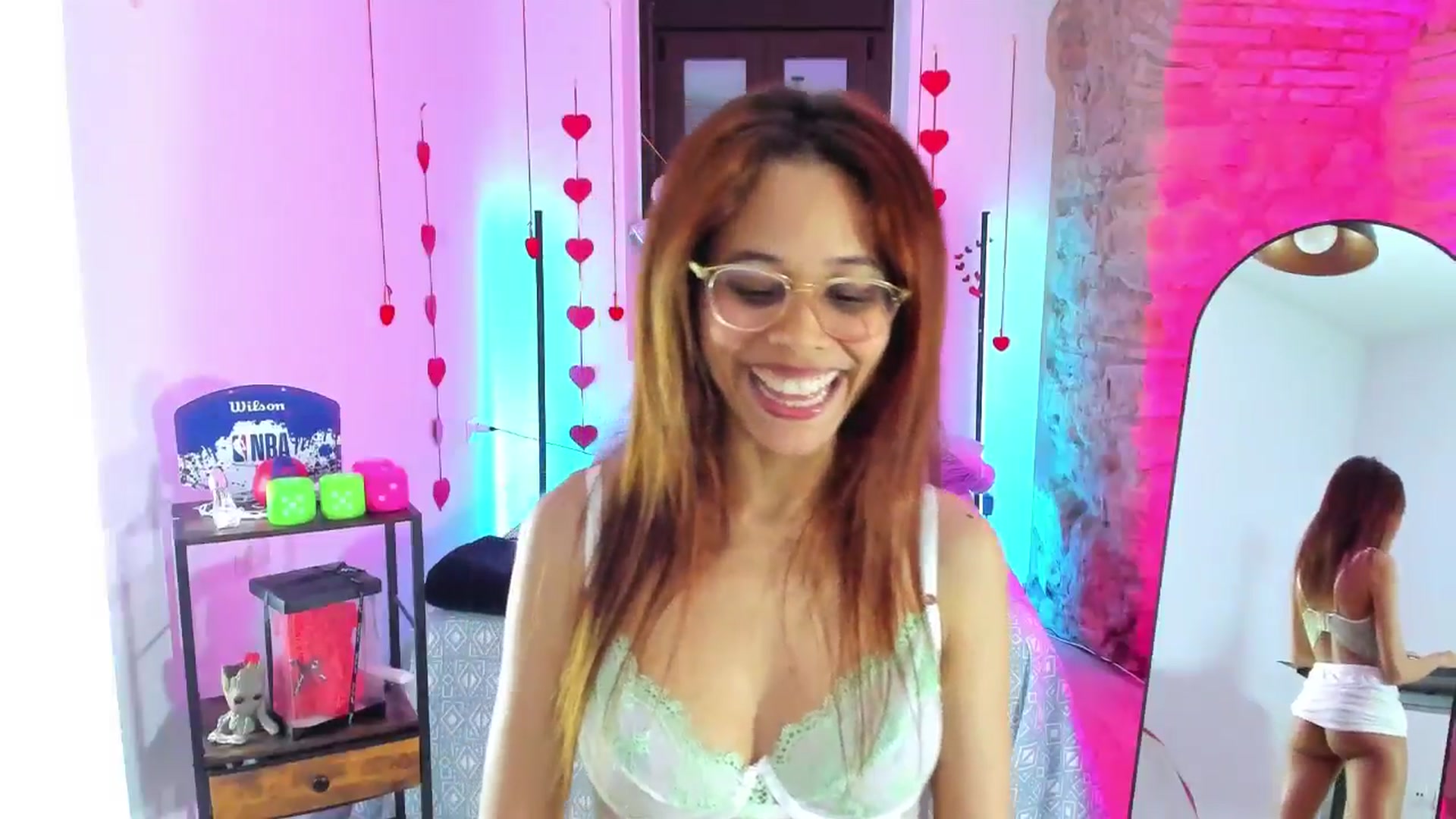 Gallery image thumbnail from pamela_land's myfreecams stream on, 05/18/2025, 07:30 image 18 of 20