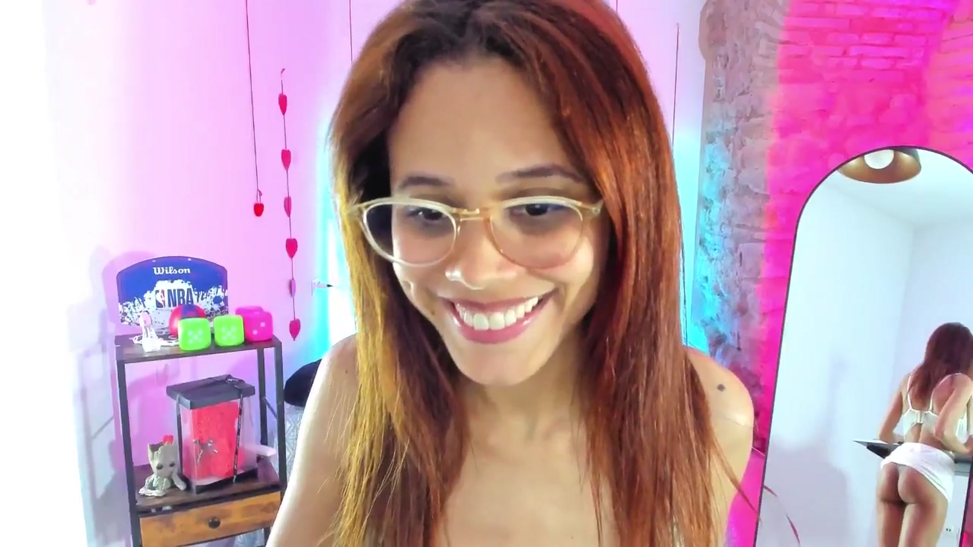 Gallery image thumbnail from pamela_land's myfreecams stream on, 05/18/2025, 07:30 image 6 of 20