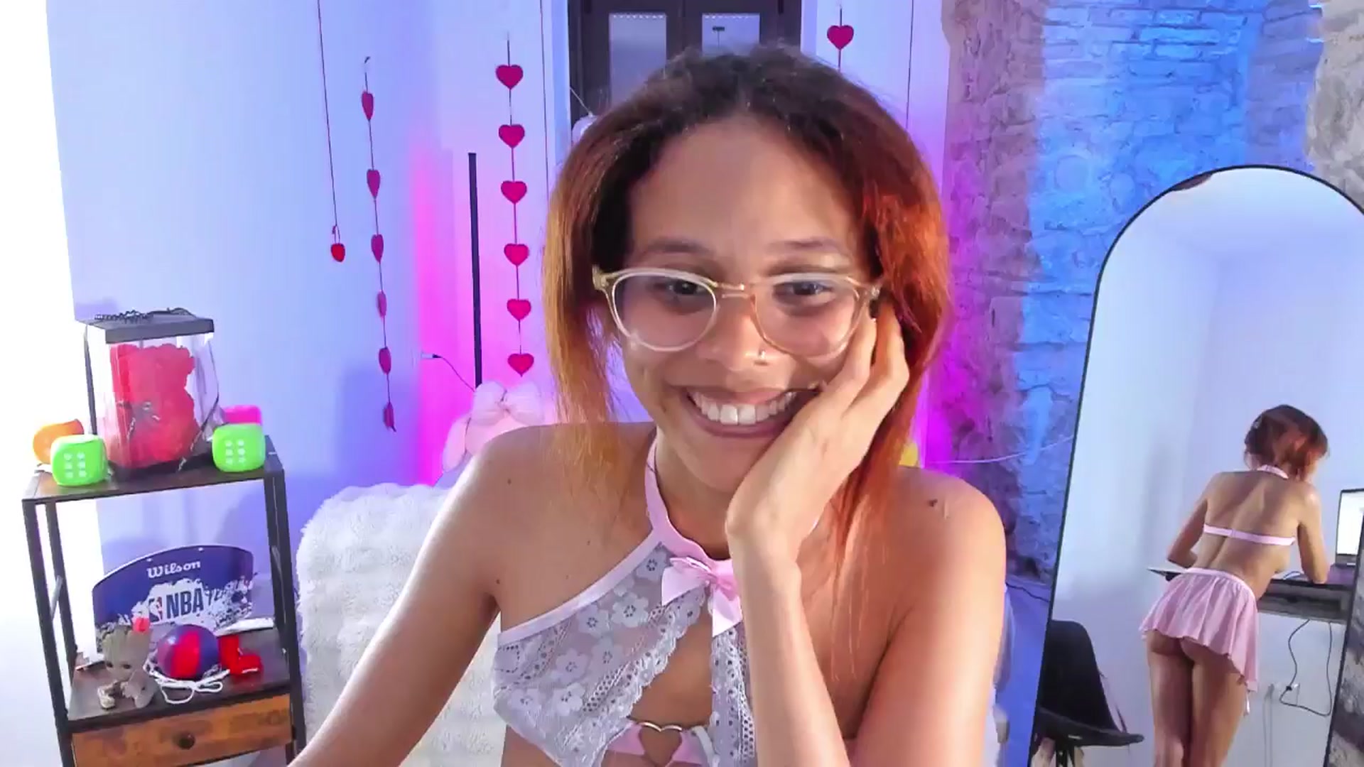 Gallery image thumbnail from pamela_land's myfreecams stream on, 06/26/2025, 07:09 image 16 of 20