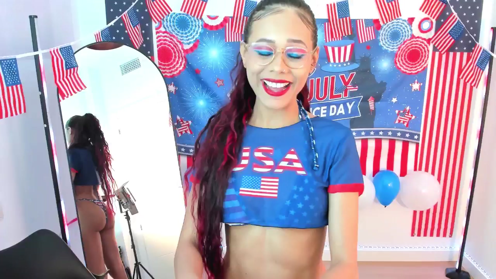 Gallery image thumbnail from pamela_land's myfreecams stream on, 07/04/2025, 19:18 image 13 of 20