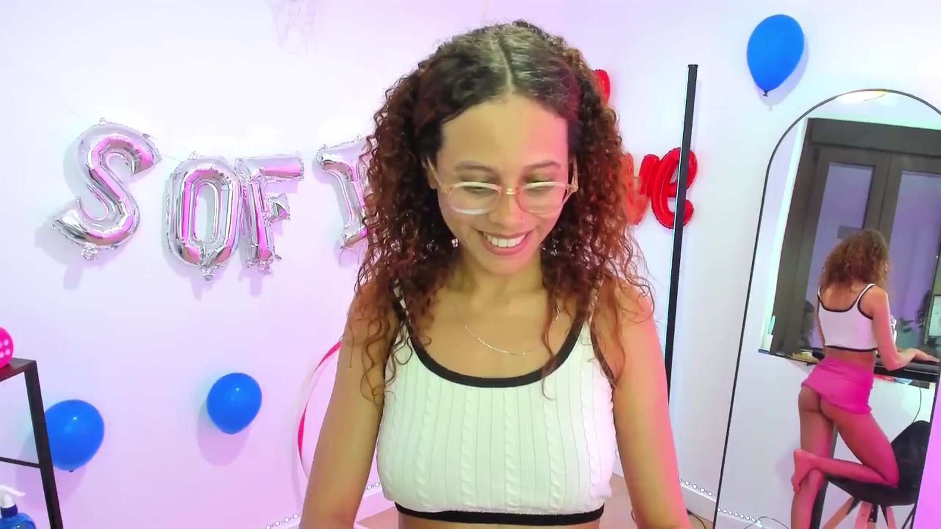 Gallery image thumbnail from pamela_land's myfreecams stream on, 07/29/2025, 18:11 image 12 of 20