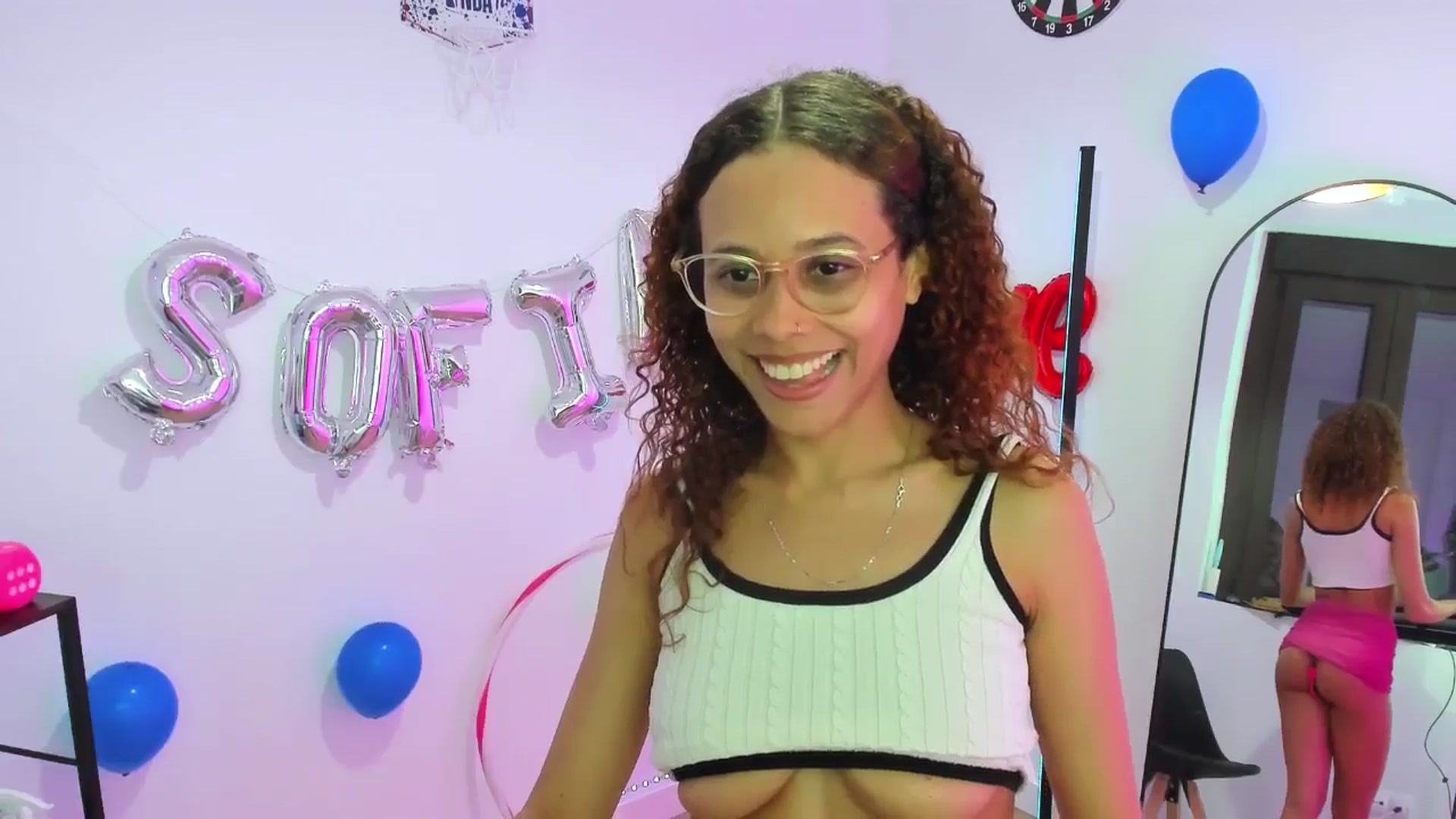 Gallery image thumbnail from pamela_land's myfreecams stream on, 07/29/2025, 18:11 image 3 of 20