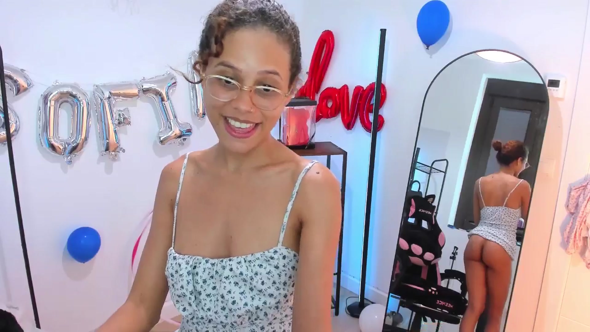 Gallery image thumbnail from pamela_land's myfreecams stream on, 08/15/2025, 08:03 image 12 of 20