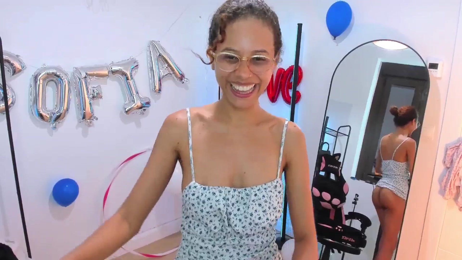 Gallery image thumbnail from pamela_land's myfreecams stream on, 08/15/2025, 08:03 image 11 of 20