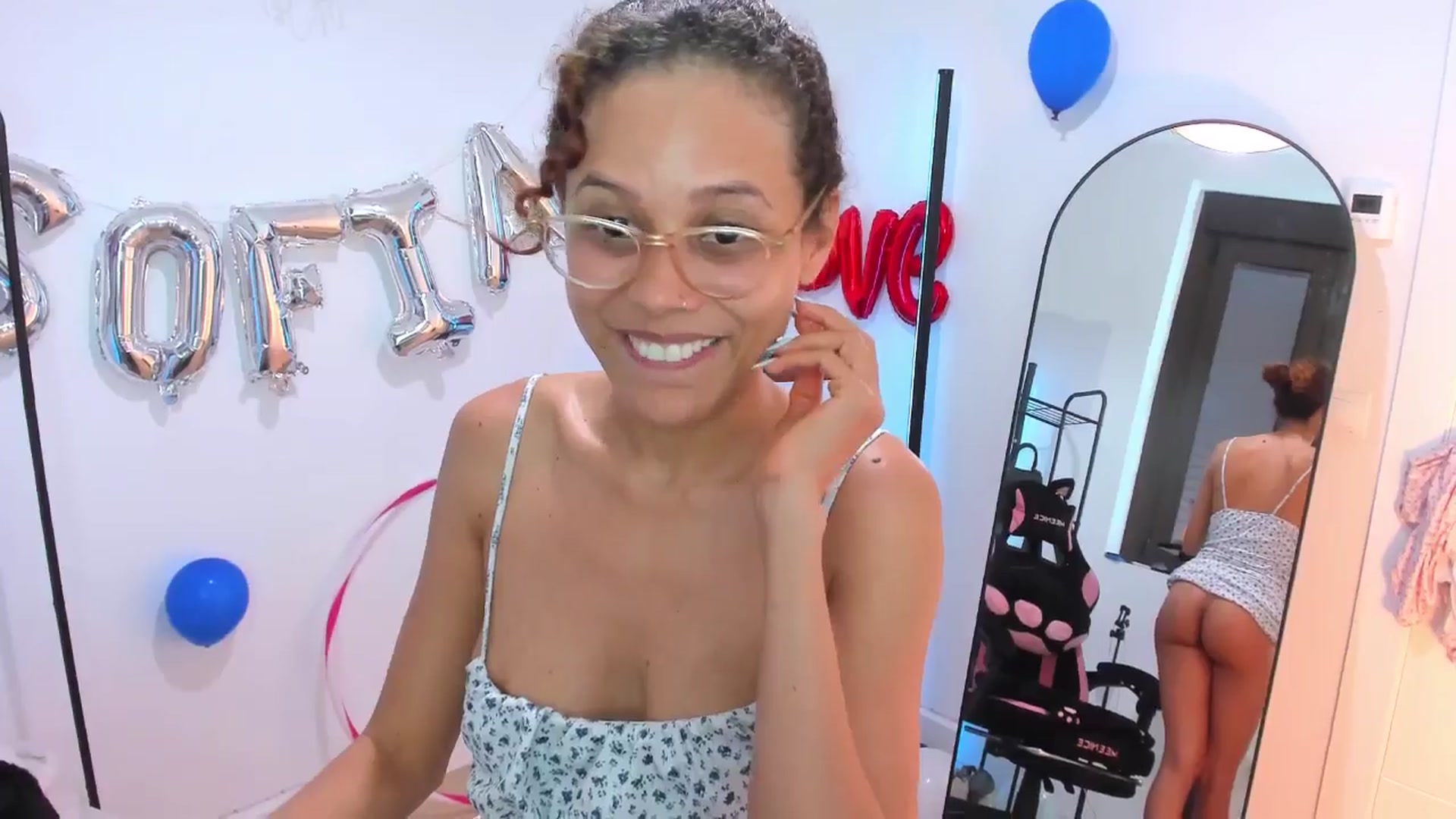 Gallery image thumbnail from pamela_land's myfreecams stream on, 08/15/2025, 08:03 image 14 of 20