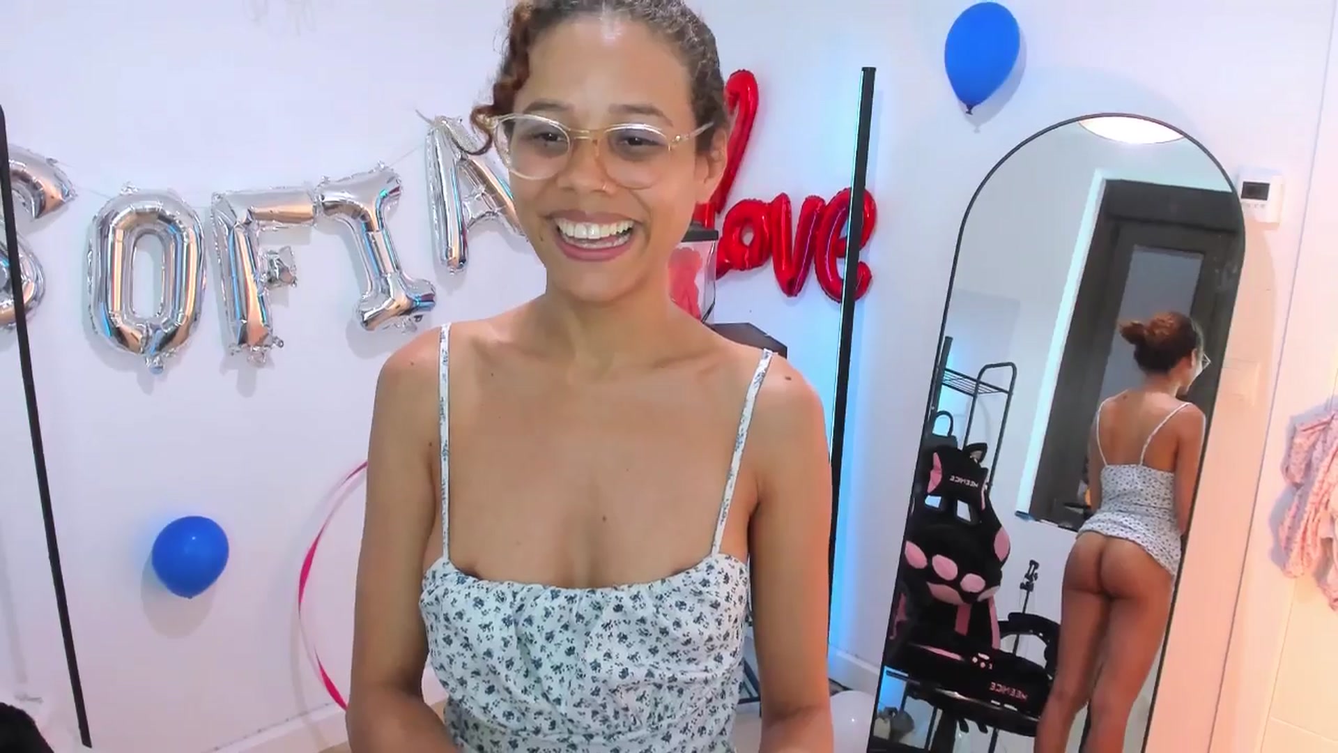 Gallery image thumbnail from pamela_land's myfreecams stream on, 08/15/2025, 08:03 image 10 of 20