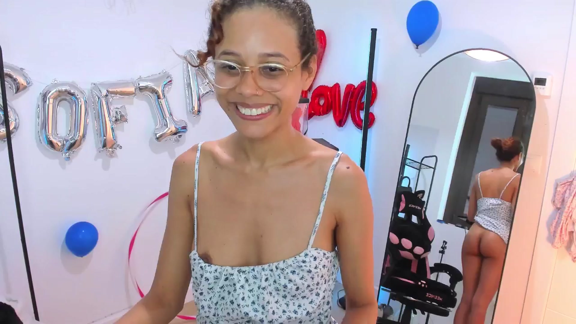 Gallery image thumbnail from pamela_land's myfreecams stream on, 08/15/2025, 08:03 image 8 of 20