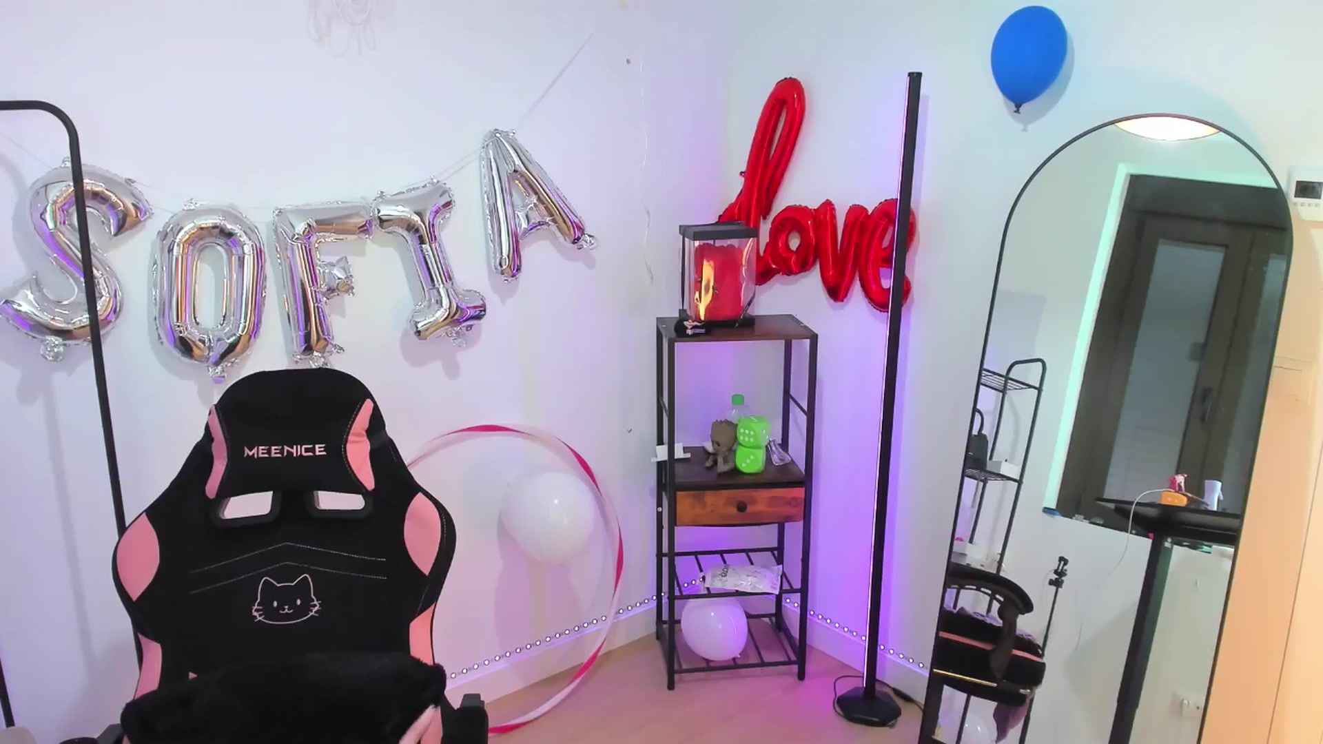 Gallery image thumbnail from pamela_land's myfreecams stream on, 08/17/2025, 13:39 image 11 of 20