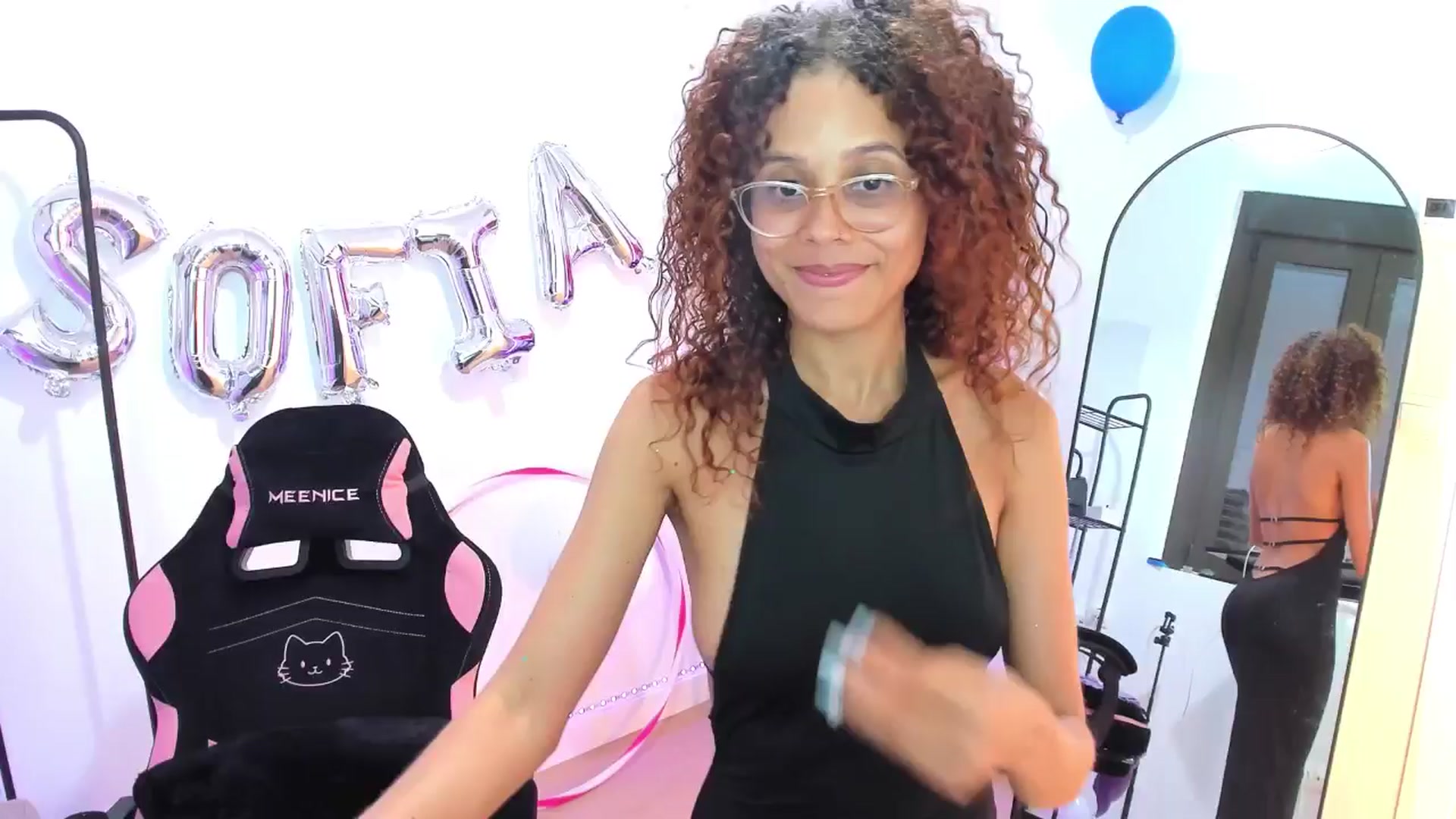 Gallery image thumbnail from pamela_land's myfreecams stream on, 08/17/2025, 13:39 image 7 of 20