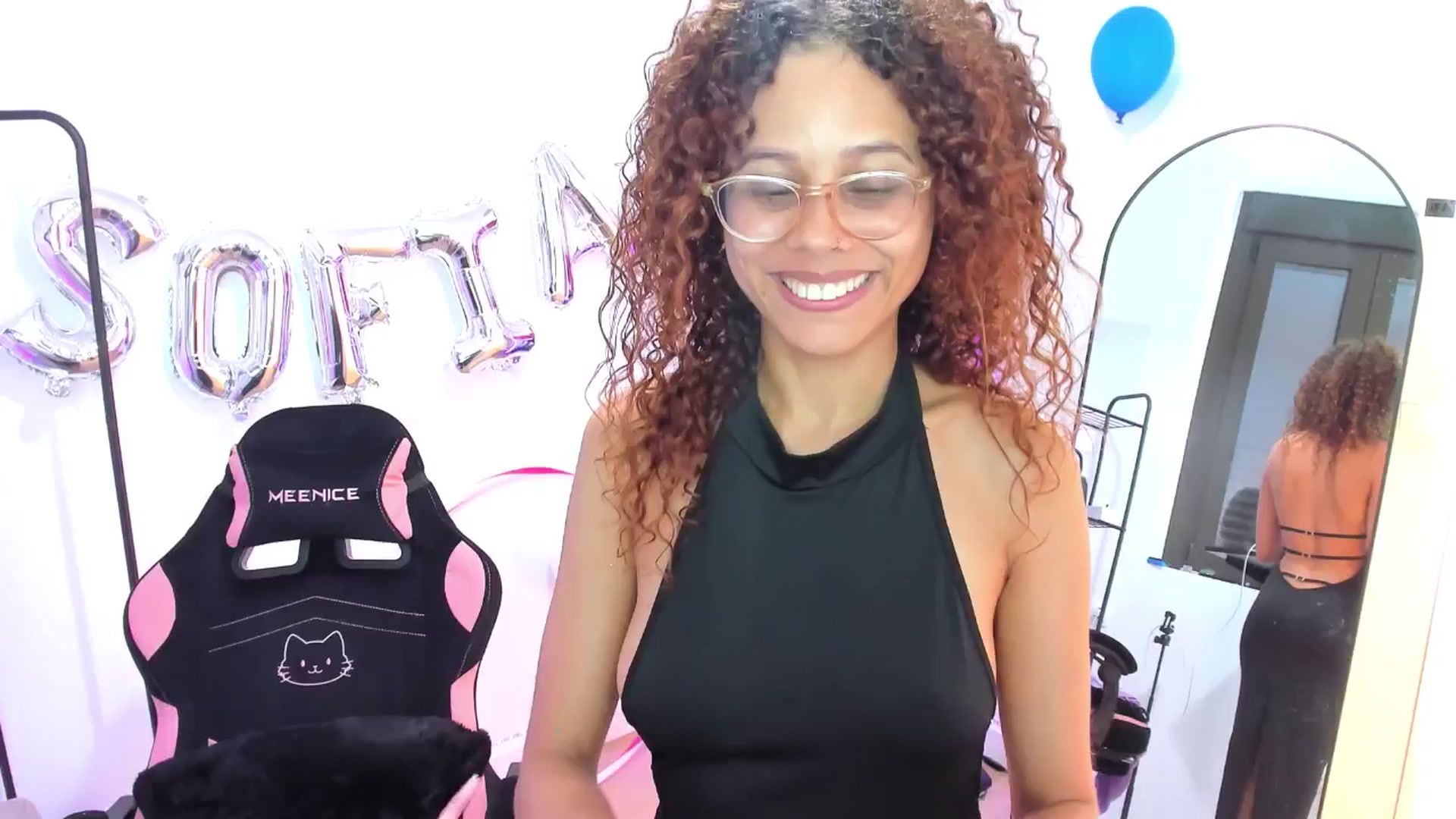 Gallery image thumbnail from pamela_land's myfreecams stream on, 08/17/2025, 13:39 image 8 of 20