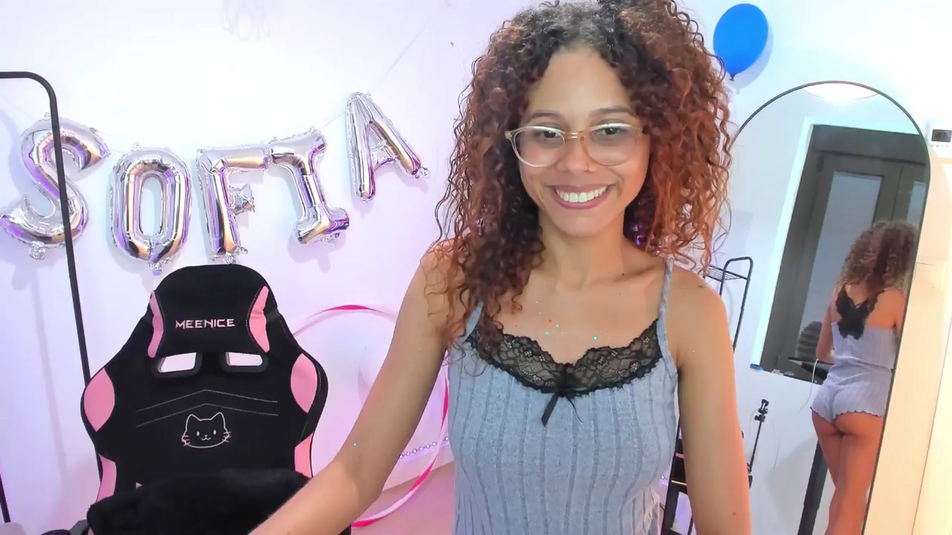 Gallery image thumbnail from pamela_land's myfreecams stream on, 08/17/2025, 13:39 image 16 of 20