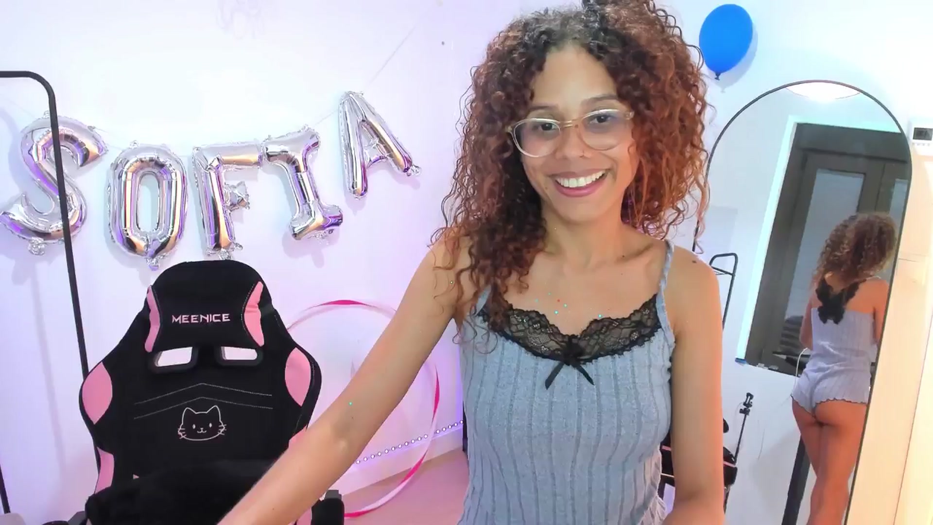 Gallery image thumbnail from pamela_land's myfreecams stream on, 08/17/2025, 13:39 image 14 of 20