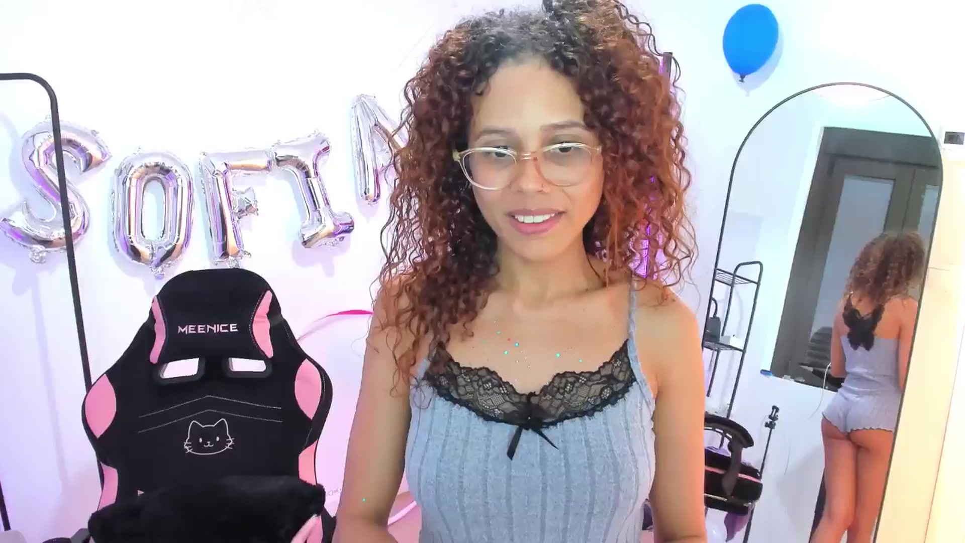 Gallery image thumbnail from pamela_land's myfreecams stream on, 08/17/2025, 13:39 image 19 of 20