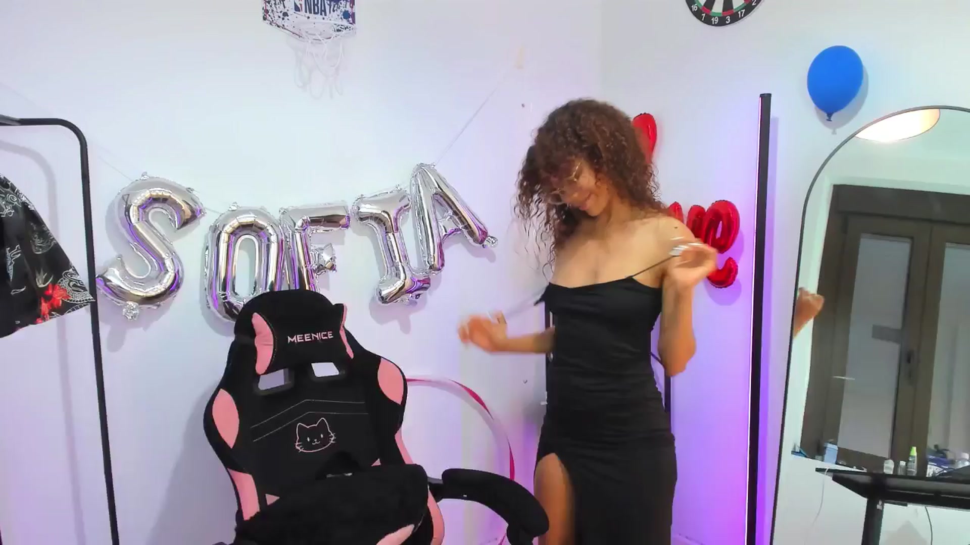 Gallery image thumbnail from pamela_land's myfreecams stream on, 09/06/2025, 06:36 image 7 of 20