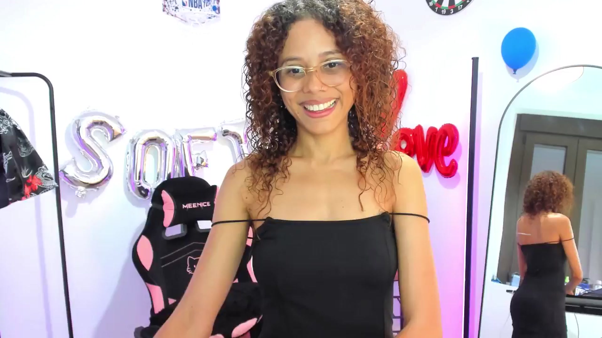Gallery image thumbnail from pamela_land's myfreecams stream on, 09/06/2025, 06:36 image 5 of 20