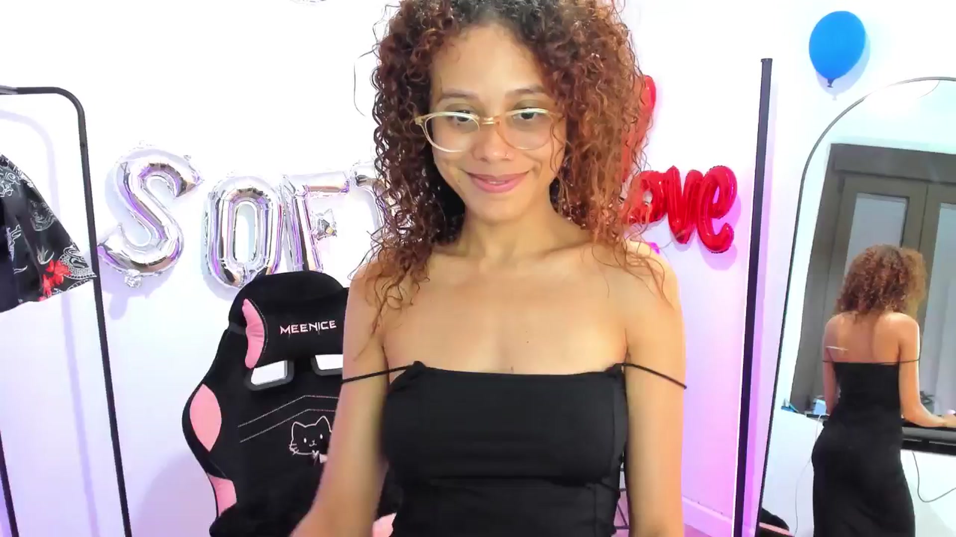 Gallery image thumbnail from pamela_land's myfreecams stream on, 09/06/2025, 07:43 image 6 of 20