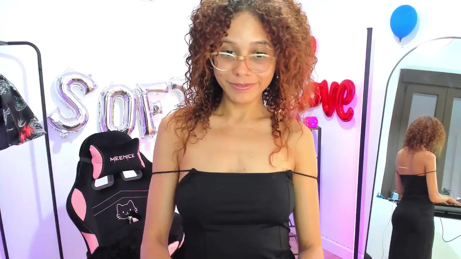 Gallery image thumbnail from pamela_land's myfreecams stream on, 09/06/2025, 07:43 image 10 of 20