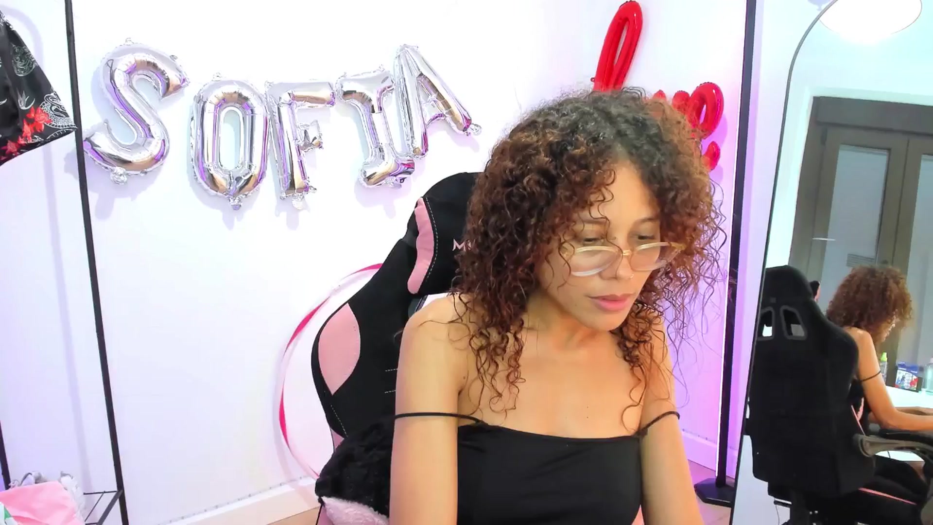 Gallery image thumbnail from pamela_land's myfreecams stream on, 09/06/2025, 07:43 image 2 of 20