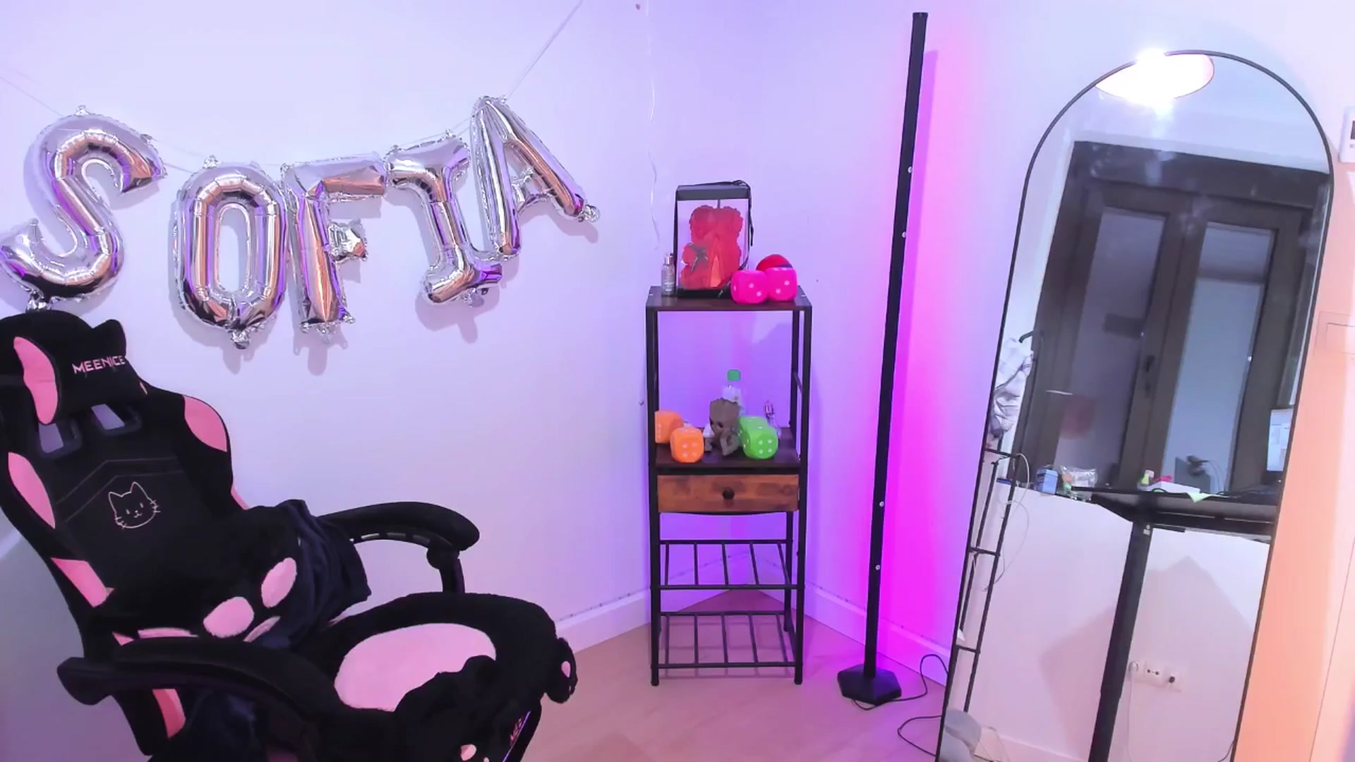 Gallery image thumbnail from pamela_land's myfreecams stream on, 09/16/2025, 07:05 image 20 of 20