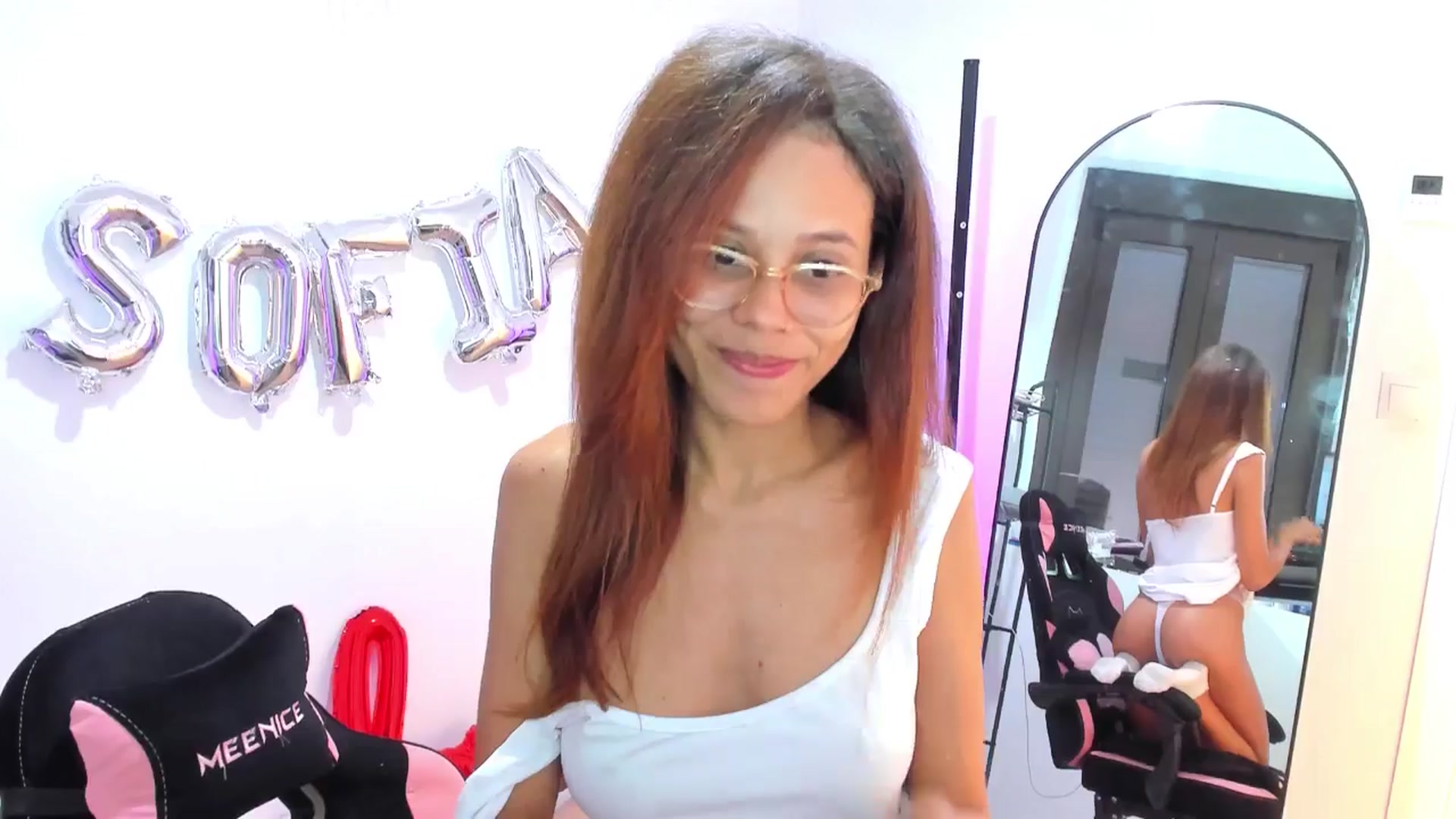 Gallery image thumbnail from pamela_land's myfreecams stream on, 09/24/2025, 07:43 image 8 of 20