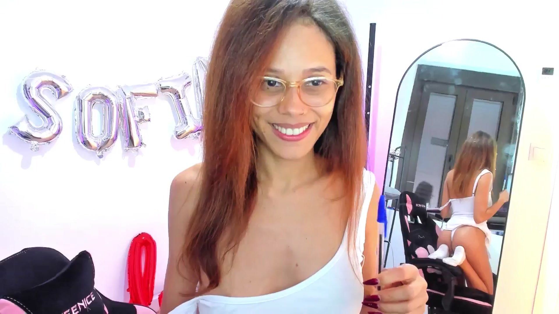 Gallery image thumbnail from pamela_land's myfreecams stream on, 09/24/2025, 07:43 image 9 of 20