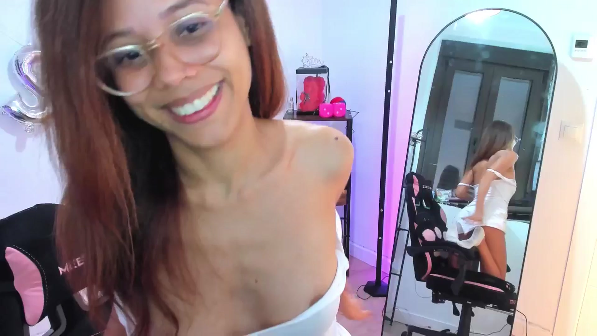 Gallery image thumbnail from pamela_land's myfreecams stream on, 09/24/2025, 07:43 image 12 of 20