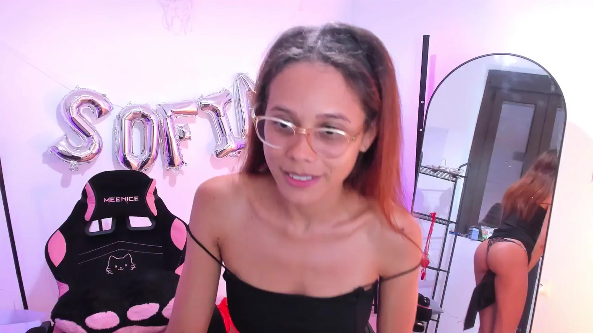 Gallery image thumbnail from pamela_land's myfreecams stream on, 09/27/2025, 16:18 image 1 of 20