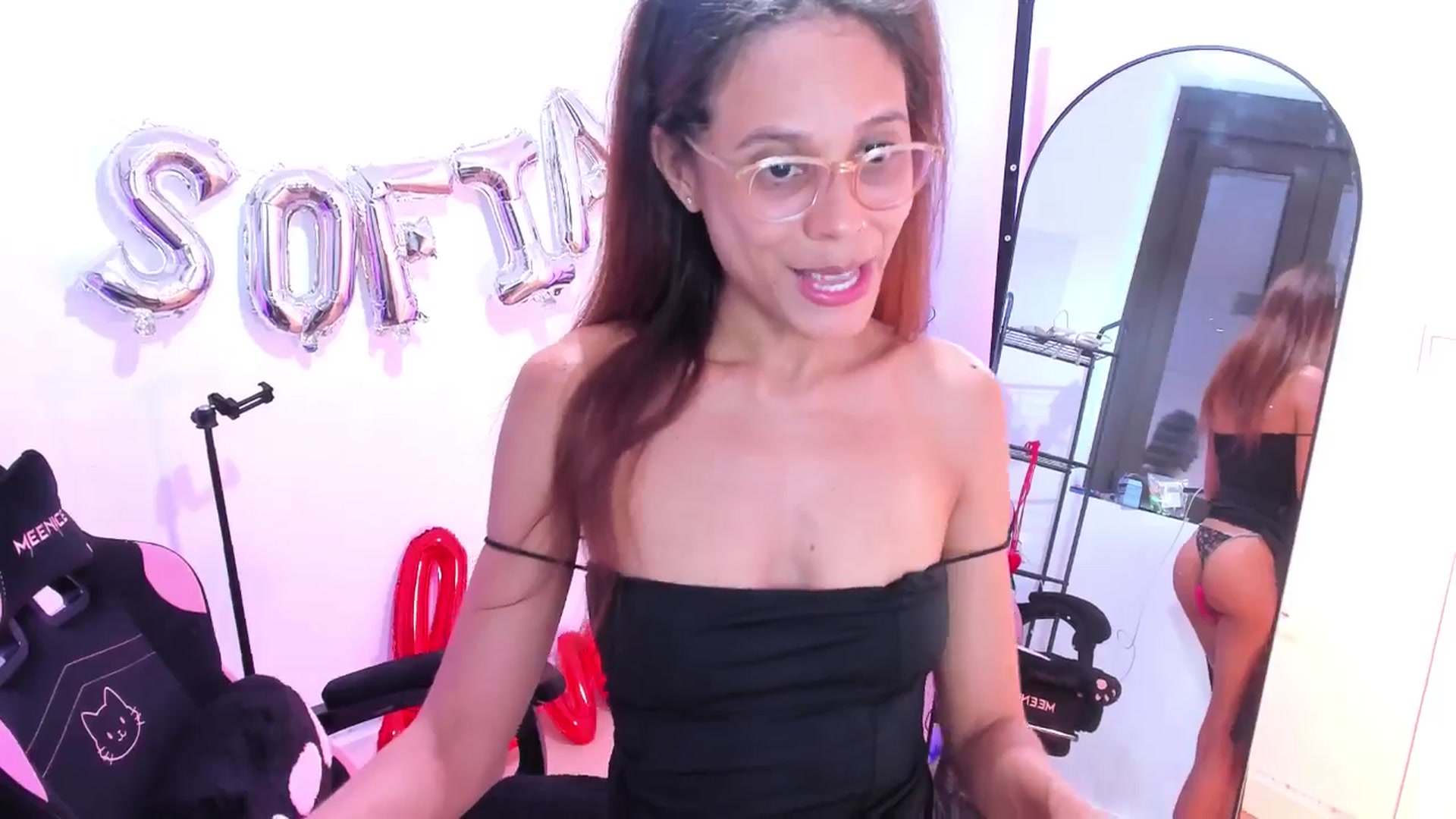 Gallery image thumbnail from pamela_land's myfreecams stream on, 09/27/2025, 17:29 image 6 of 20