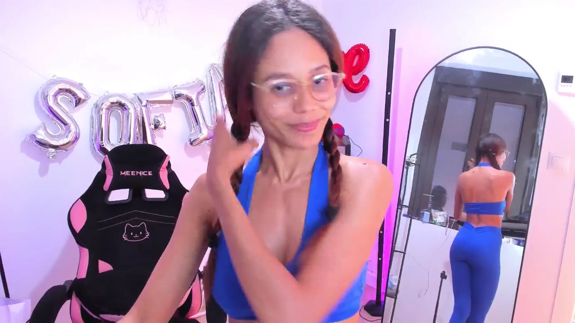 Gallery image thumbnail from pamela_land's myfreecams stream on, 10/01/2025, 09:28 image 20 of 20
