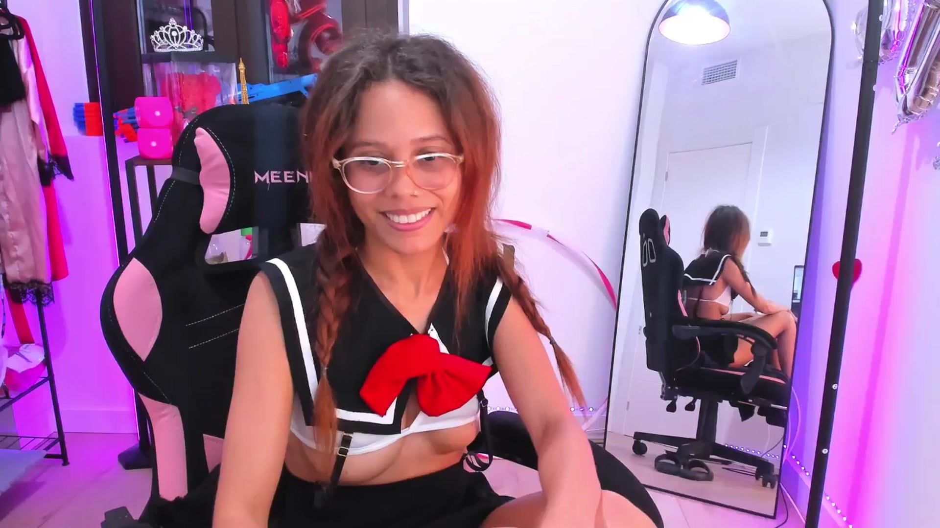 Gallery image thumbnail from pamela_land's myfreecams stream on, 10/05/2025, 09:31 image 15 of 20