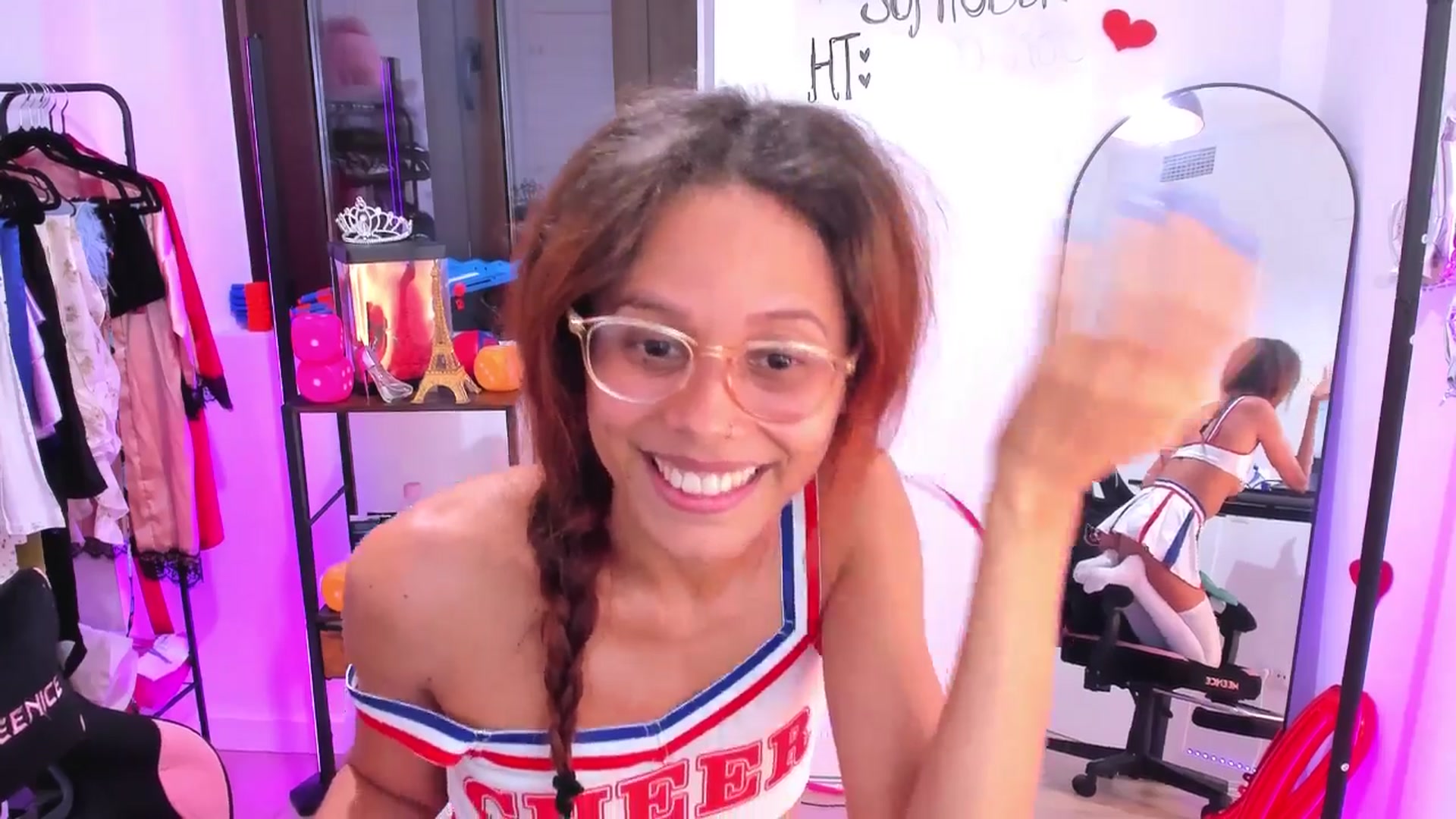 Gallery image thumbnail from pamela_land's myfreecams stream on, 10/06/2025, 09:23 image 19 of 20