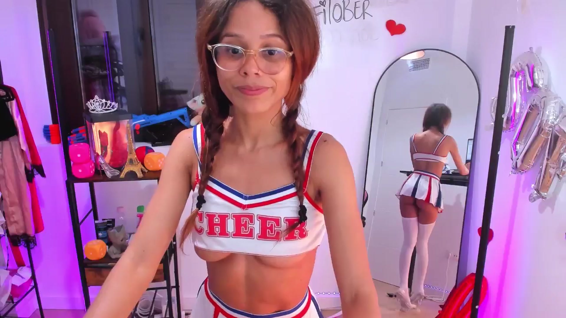Gallery image thumbnail from pamela_land's myfreecams stream on, 10/06/2025, 09:23 image 3 of 20