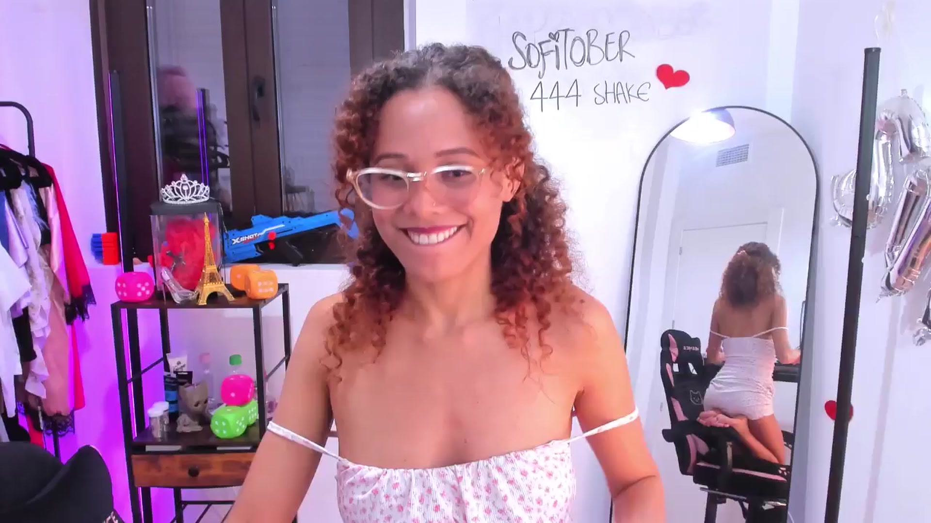 Gallery image thumbnail from pamela_land's myfreecams stream on, 10/19/2025, 24:29 image 6 of 20