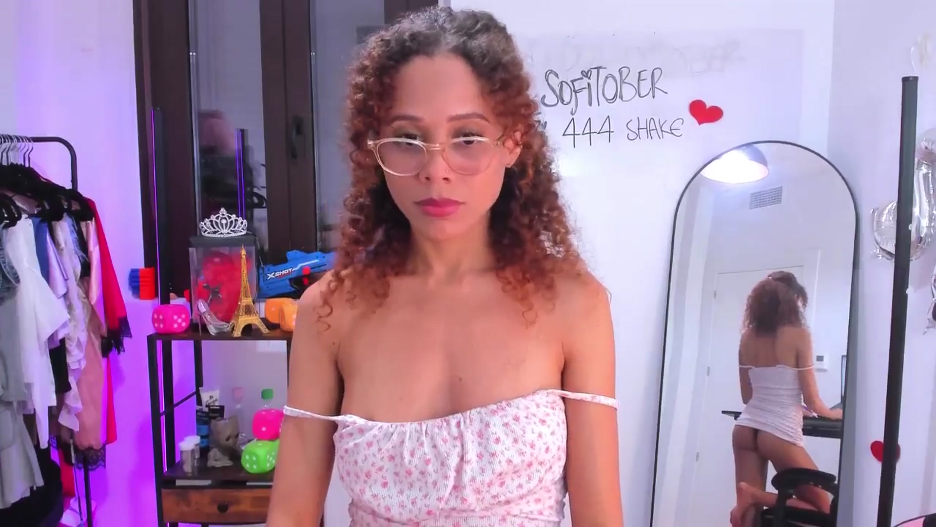 Gallery image thumbnail from pamela_land's myfreecams stream on, 10/19/2025, 24:29 image 18 of 20