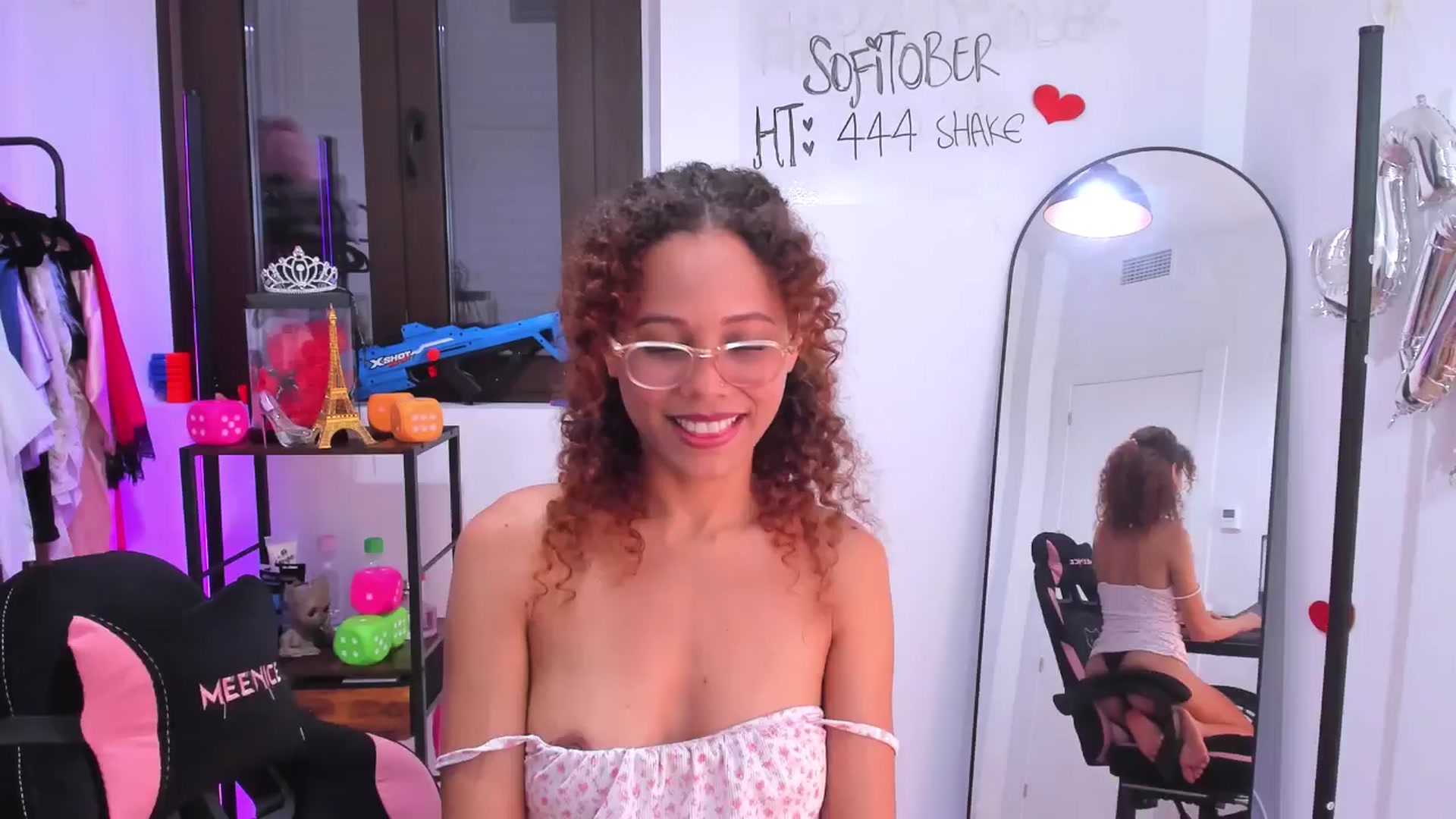 Gallery image thumbnail from pamela_land's myfreecams stream on, 10/19/2025, 24:29 image 10 of 20