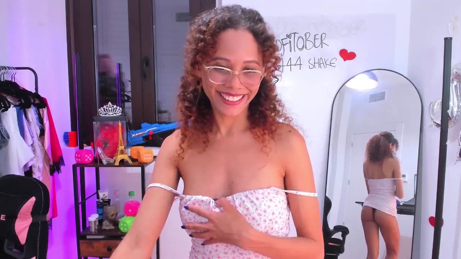 Gallery image thumbnail from pamela_land's myfreecams stream on, 10/19/2025, 24:29 image 19 of 20