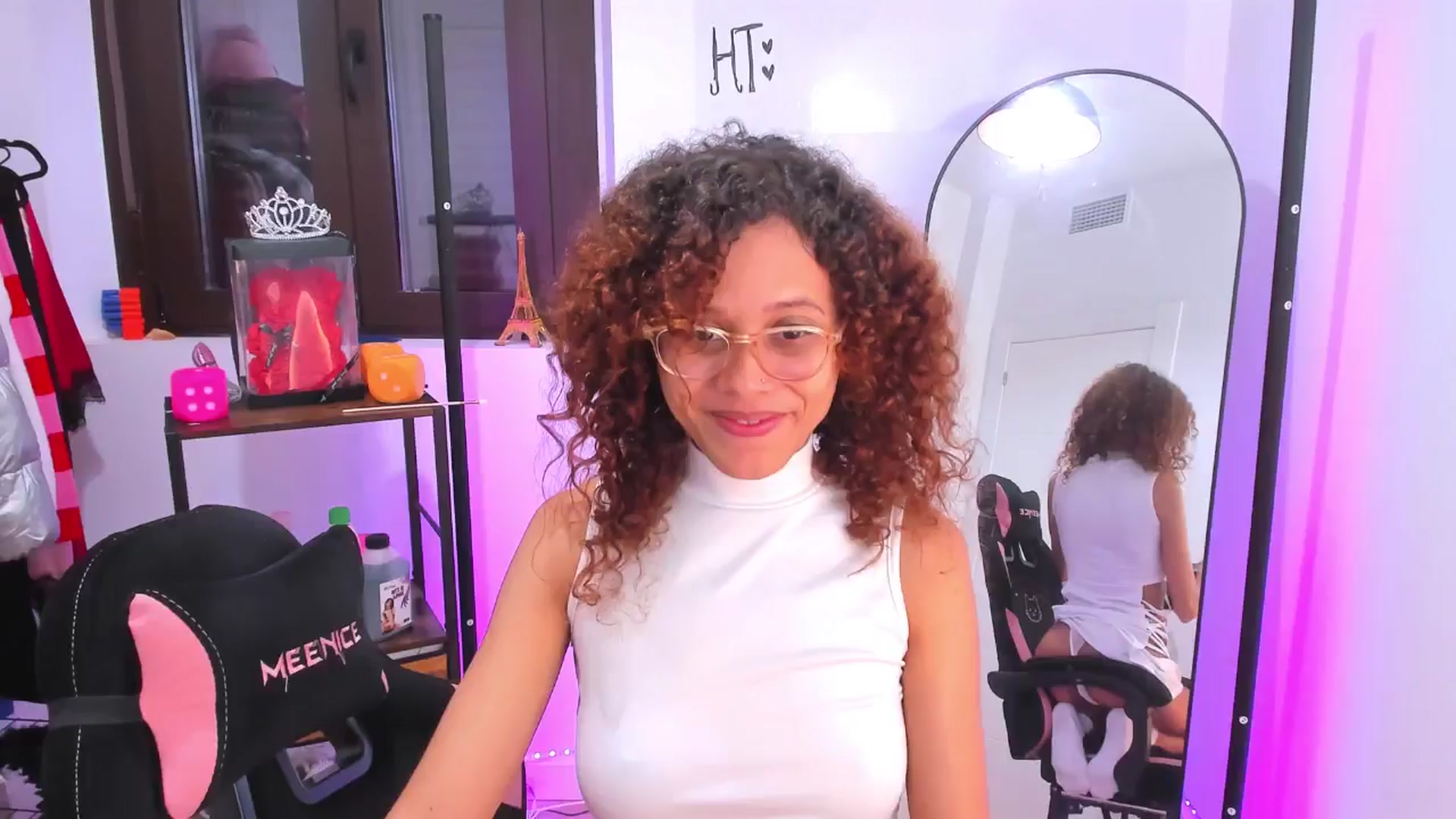 Gallery image thumbnail from pamela_land's myfreecams stream on, 11/06/2025, 07:28 image 6 of 20
