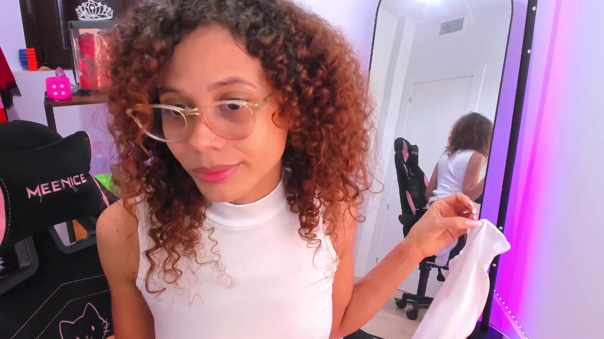 Gallery image thumbnail from pamela_land's myfreecams stream on, 11/06/2025, 07:28 image 18 of 20