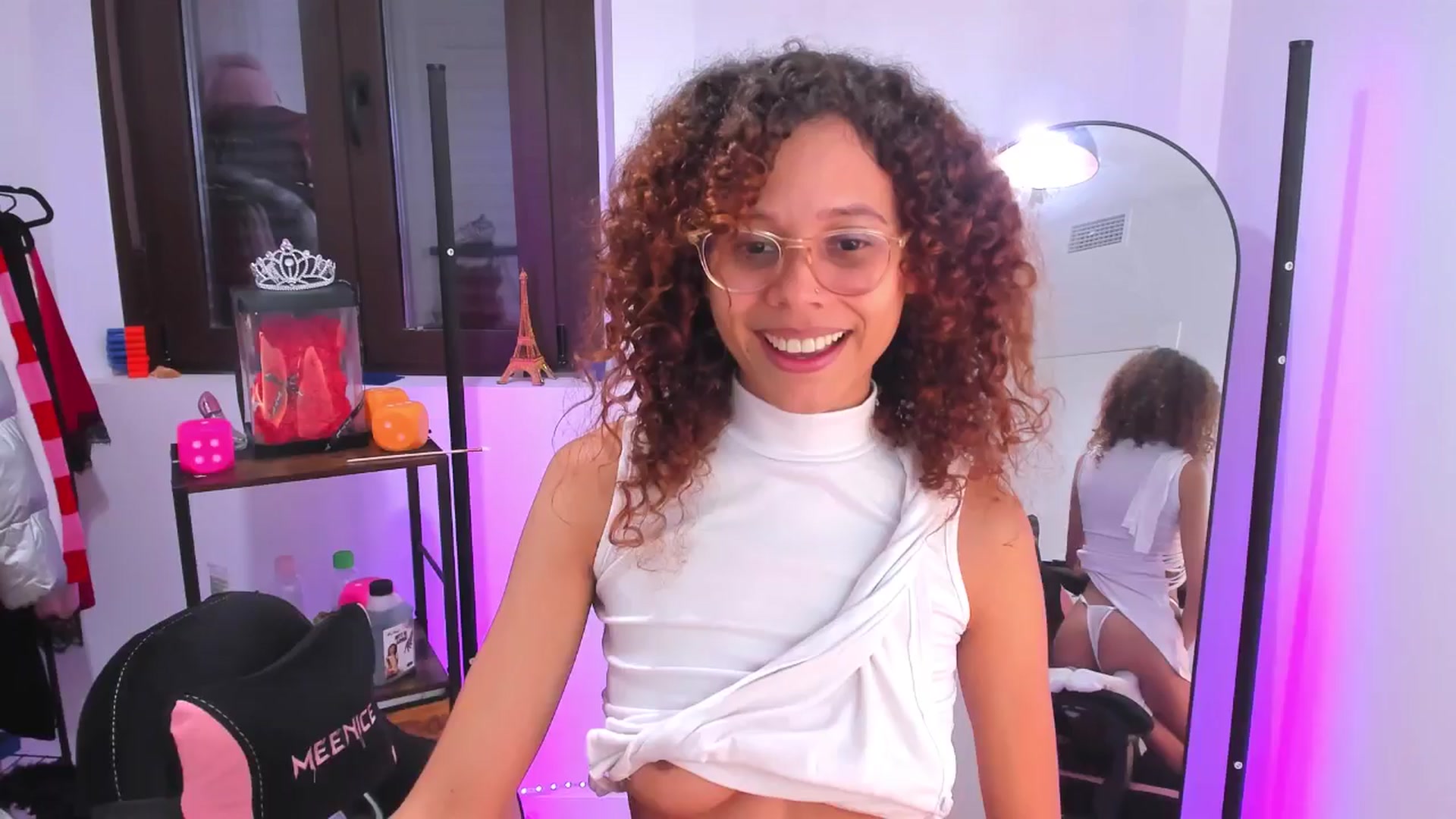 Gallery image thumbnail from pamela_land's myfreecams stream on, 11/06/2025, 07:28 image 4 of 20