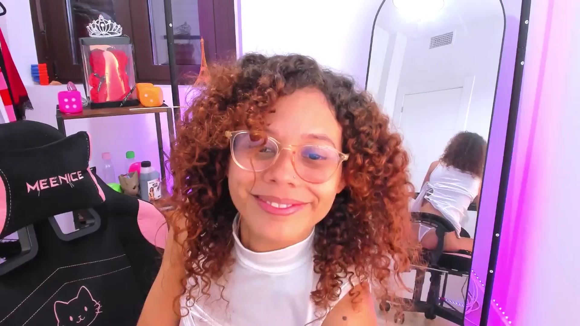 Gallery image thumbnail from pamela_land's myfreecams stream on, 11/06/2025, 07:28 image 13 of 20